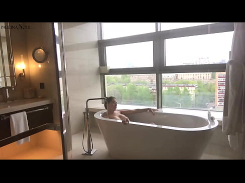 ❤️ Nena tremenda Masturbándose apaixonadamente a súa coña no baño ❌ Follar en nós