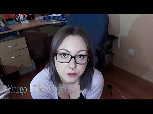 ❤️ Moza sexy con lentes chupa un consolador profundamente ante a cámara ❌ Follar en nós
