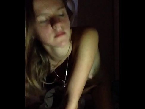 ❤️ Unha rapaza masturbanse e corre ❌ Follar en nós
